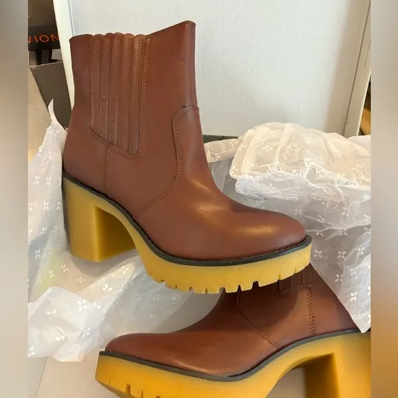 NIB Sun and Stone Cognac Faux Leather Rubber Sole Chelsea Boots