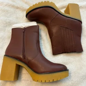 NIB Sun and Stone Cognac Faux Leather Rubber Sole Chelsea Boots