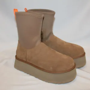 NIB UGG WOMEN'S‎ CLASSIC DIPPER SUEDE SHEARLING LINED BOOTS CHESTNUT SZ 9