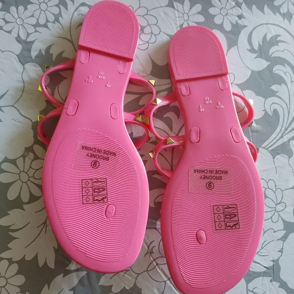 Nicole Miller Brooney Pink Studded Sandals 9