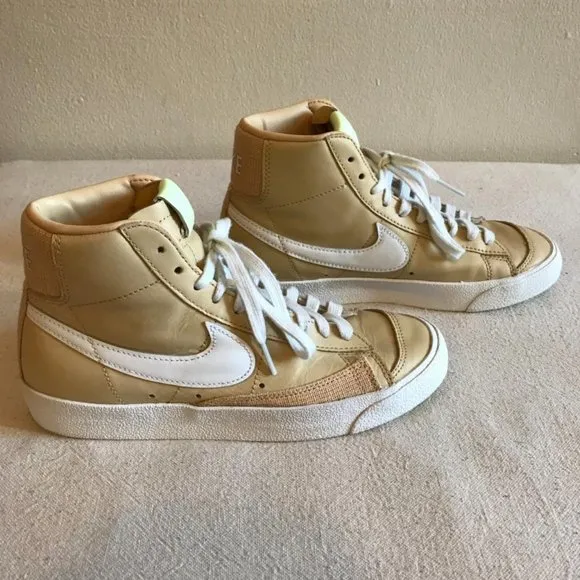 Nike 2020 Blazer Mid 77 Women Sesame Summit White Leather Mid Sneaker DD9679-200