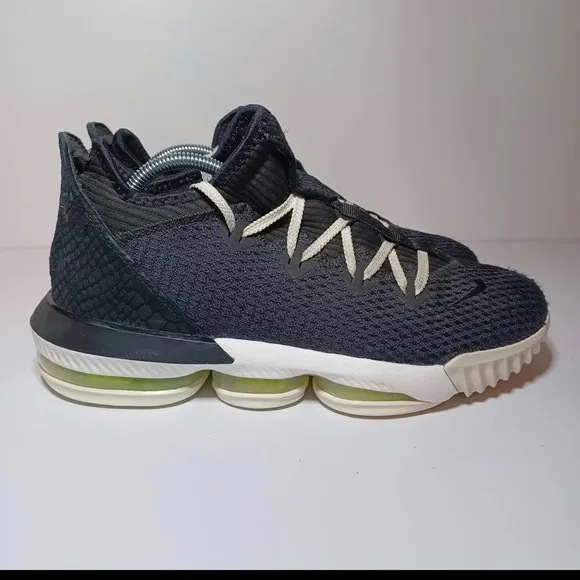Nike Air (C12668-004) Lebron 16 Low Mens 10 Black Sneakers Basketball (285 Box32