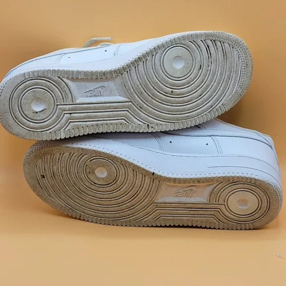 Nike Air Force 1 Low White Athletic Sneakers SIZE 10.5. #1414