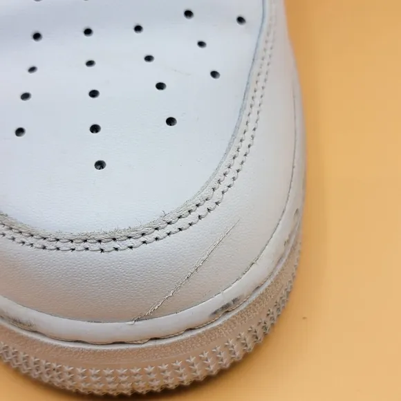 Nike Air Force 1 Low White Athletic Sneakers SIZE 10.5. #1414