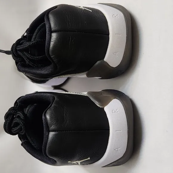 Nike Air Jordan 11 CMFT Low Black and Silver Basketball sneakers (womens size 9)