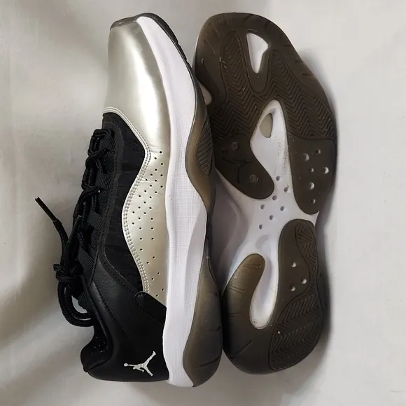 Nike Air Jordan 11 CMFT Low Black and Silver Basketball sneakers (womens size 9)
