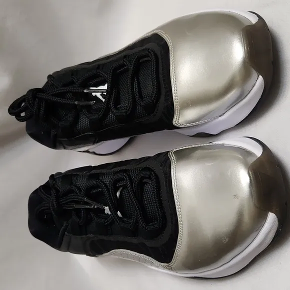 Nike Air Jordan 11 CMFT Low Black and Silver Basketball sneakers (womens size 9)