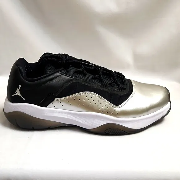Nike Air Jordan 11 CMFT Low Black and Silver Basketball sneakers (womens size 9)