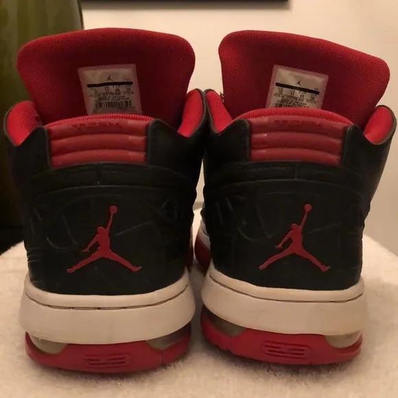 NIKE AIR JORDAN TEAM JORDAN BLACK/RED/WHITE BASKETBALL SNEAKERS MENS SIZE 12
