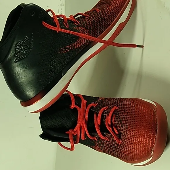 Nike Air Jordan Xxxi Flynit Banned Edition Size 11 Red And Black Sneakers.