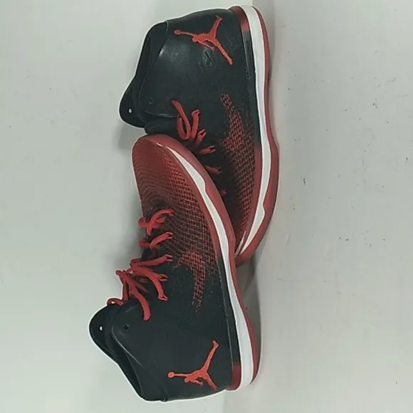 Nike Air Jordan Xxxi Flynit Banned Edition Size 11 Red And Black Sneakers.