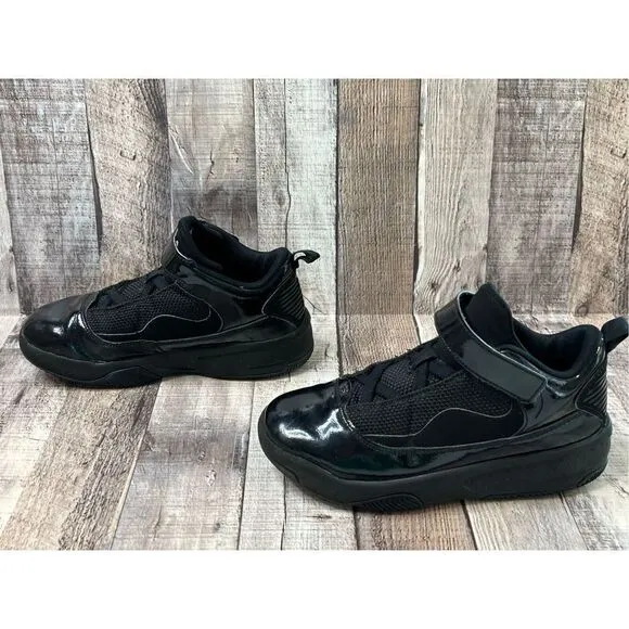 Nike Air Jordan CN8095-005 Max Aura 2 Triple Black Basketball Sneakers Youth 3Y