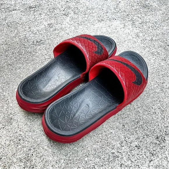 NIKE BENASSI SOLARSOFT SLIDESJDI BLACK UNIVERSITY RED REDS BLACKS •
