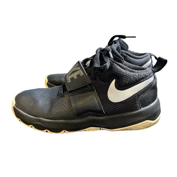 NIKE Boys Big Kids Team Hustle D 8 GS Black Basketball Sneakers Size 7Y