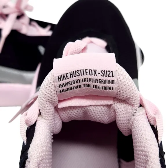 Nike Girls Basketball Sneakers Team Hustle Black Pink Girls Size 6 New In Box