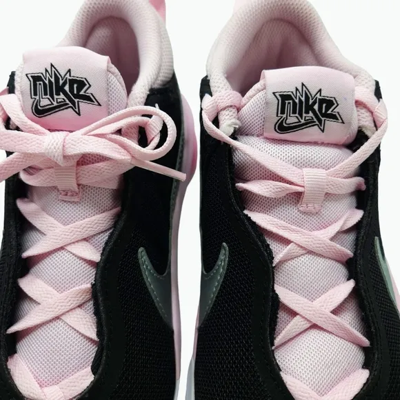 Nike Girls Basketball Sneakers Team Hustle Black Pink Girls Size 6 New In Box