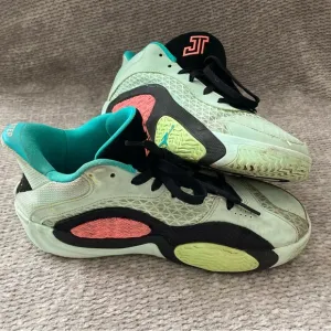 Nike Jordan Tatum 2 Vortex Sneakers Basketball 5.5 Youth Boys