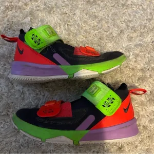 Nike Kids Youth Boys 3.5 Lebron Soldier 13 Flyeaase Green Sneakers