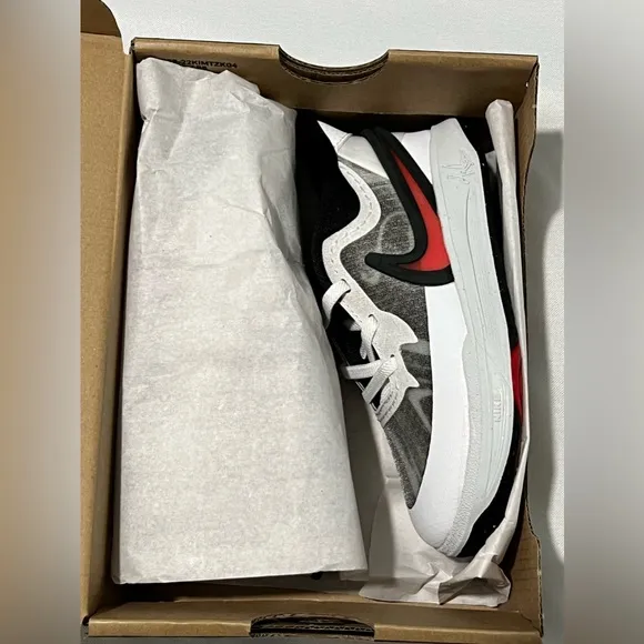 Nike Kyrei 8 TD white university red basketball sneakers shoe size‎ 9C
