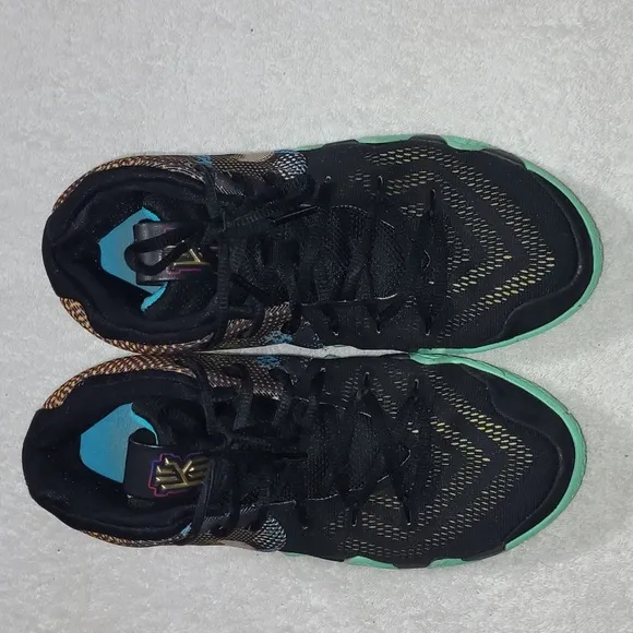 Nike Kyrie 4 MAMBA Mentality Kobe Basketball Sneakers Size 6.5Y