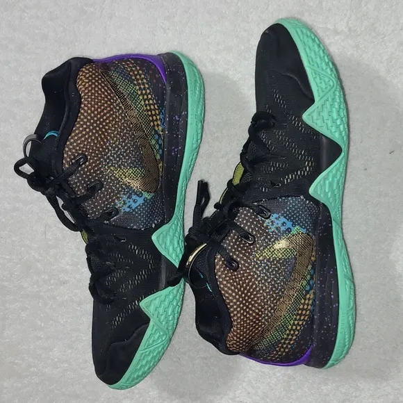 Nike Kyrie 4 MAMBA Mentality Kobe Basketball Sneakers Size 6.5Y