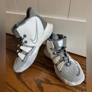Nike Kyrie 7 SE 'Chip' Boys Basketball Sneakers Size 12.5 NWOT