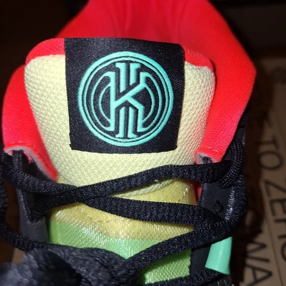 Nike Kyrie 8 GO GS Black Lemon/Chiffon. Multiple sizes. NWB with no flaws