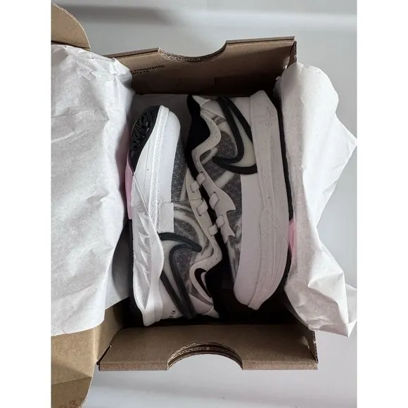 NIKE KYRIE 8 (TD) White/White Black KIDS SIZE 6c Sneaker New In Box