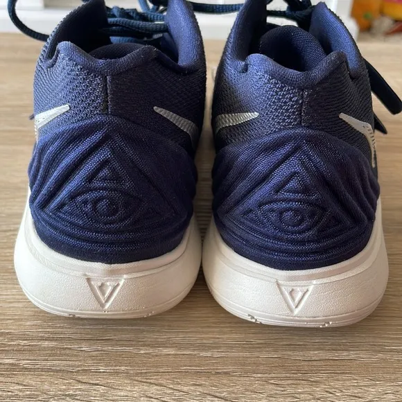Nike Kyrie Five Basketball Sneakers Size 7Y