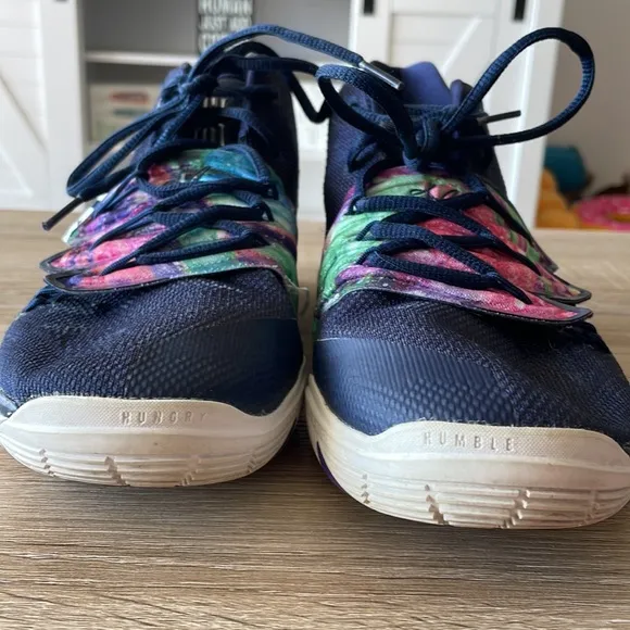Nike Kyrie Five Basketball Sneakers Size 7Y