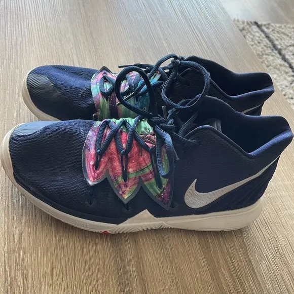 Nike Kyrie Five Basketball Sneakers Size 7Y