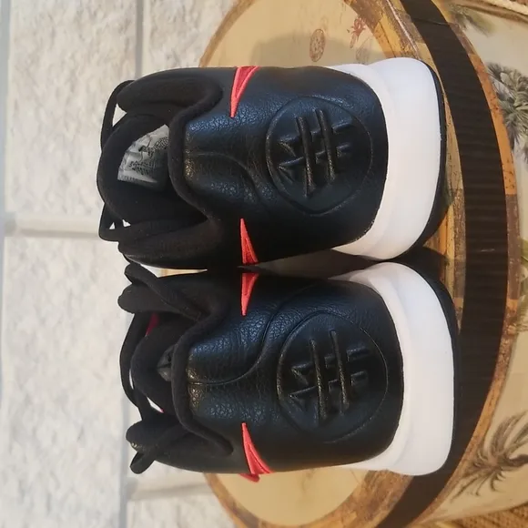 Nike Kyrie Flytrap 3 Size 4.5Y