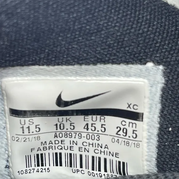 Nike Kyrie Low Sneakers