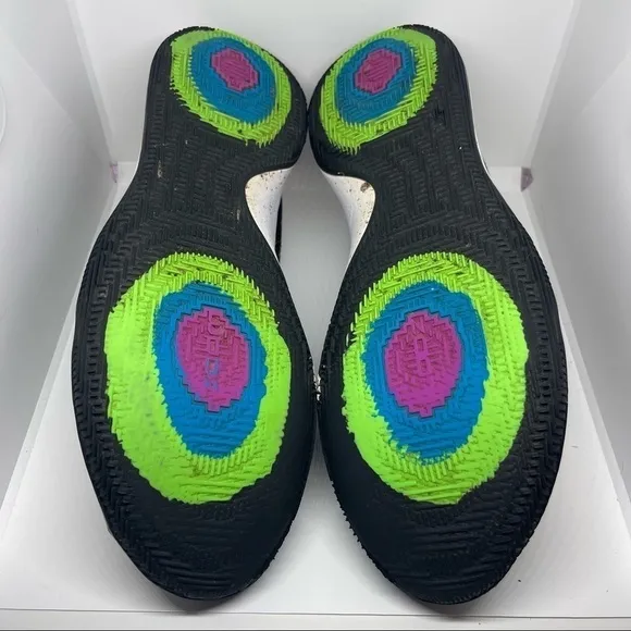 Nike Kyrie Low Sneakers