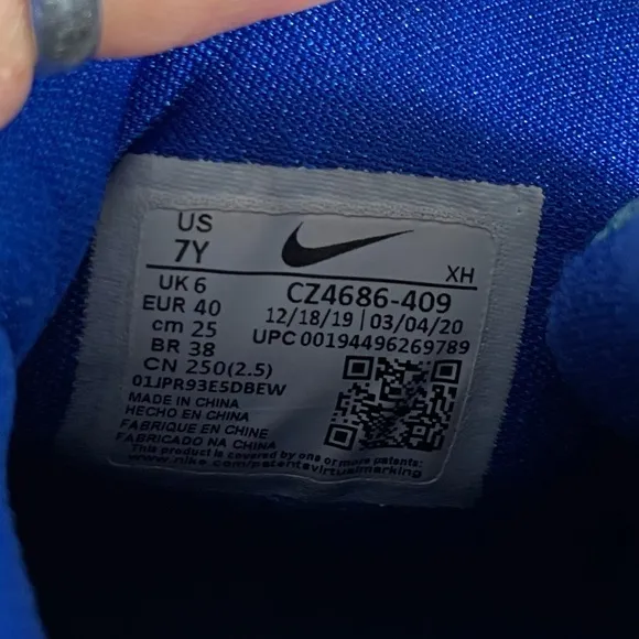 Nike Kyrie Pool Basketball Sneakers Size 7Y