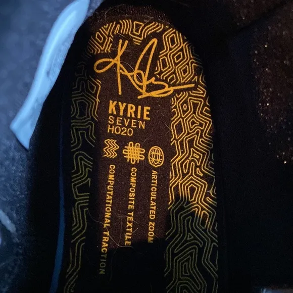 Nike Kyrie Seven Basketball Sneakers