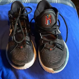 Nike Kyrie Seven Basketball Sneakers
