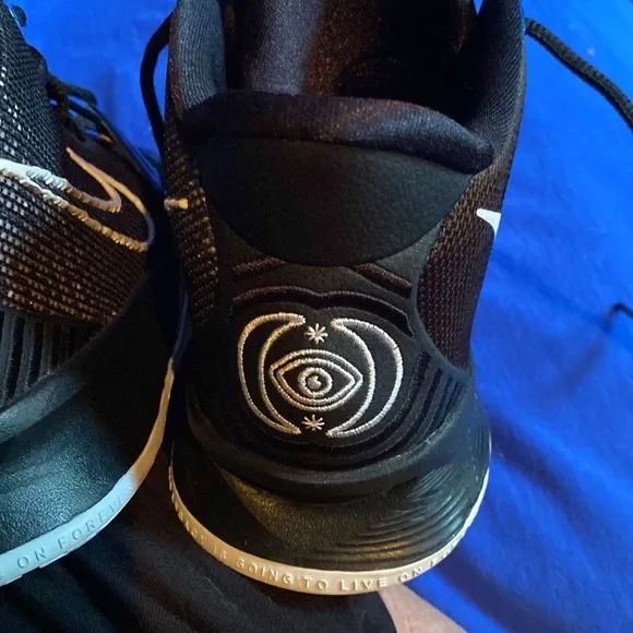 Nike Kyrie Seven Basketball Sneakers