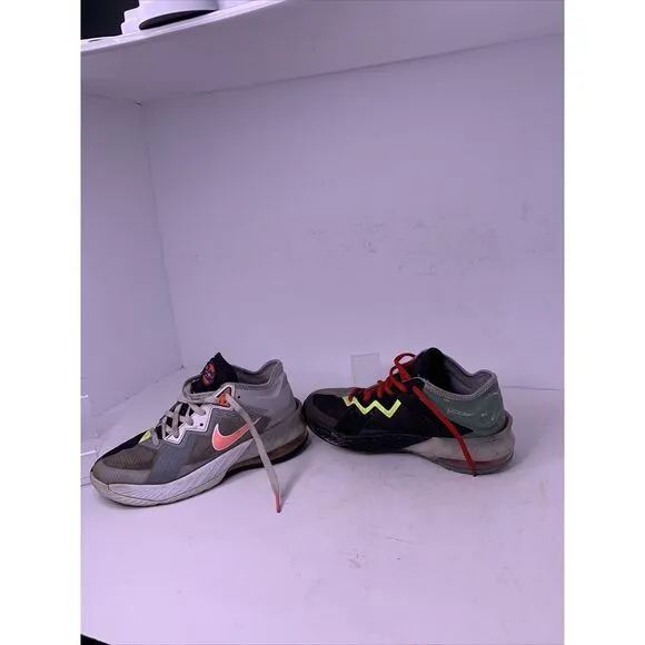 Nike Lebron 18 Low‎ GS Bugs vs Marvin Kids  Size 6Y DJ3760-005
