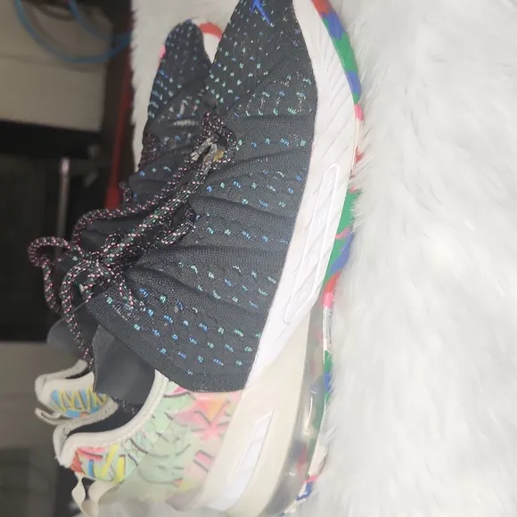 NIKE LEBRON 18 SNEAKERS
