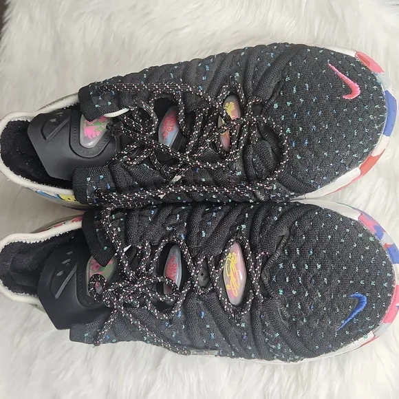 NIKE LEBRON 18 SNEAKERS