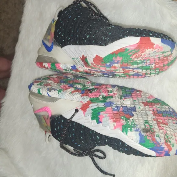 NIKE LEBRON 18 SNEAKERS