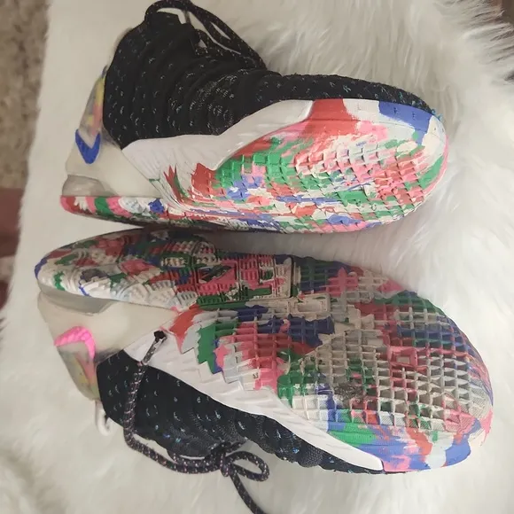 NIKE LEBRON 18 SNEAKERS
