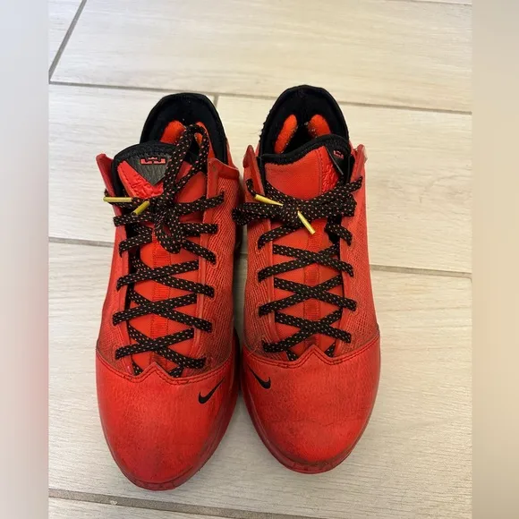 Nike LeBron 19 Low