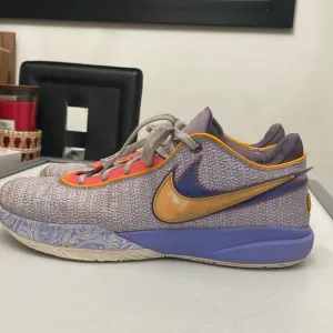 NIKE LEBRON 20 PURPLE/ VIOLET LOW BASKETBALL SNEAKERS MENS SIZE 15
