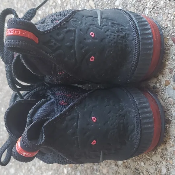 Nike LeBron James 16 Black Red Youth 4.5 AQ2465-002 King