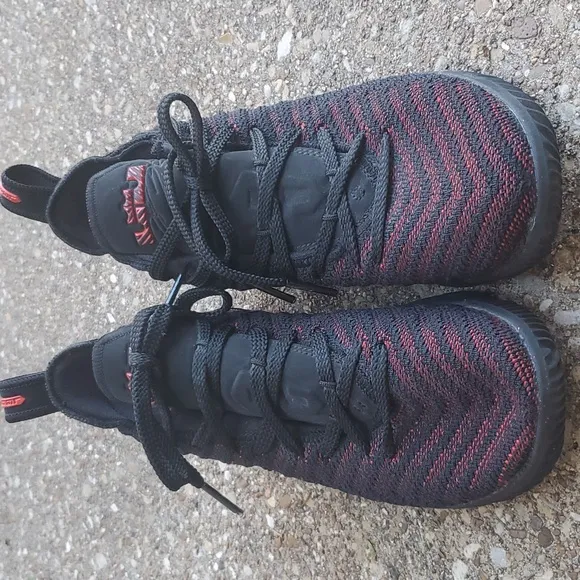 Nike LeBron James 16 Black Red Youth 4.5 AQ2465-002 King
