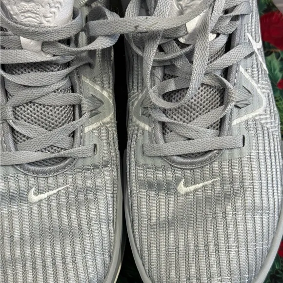 Nike LeBron James Witness VI Gray Athletic Basketball Sneakers Men’s Sz 10.5
