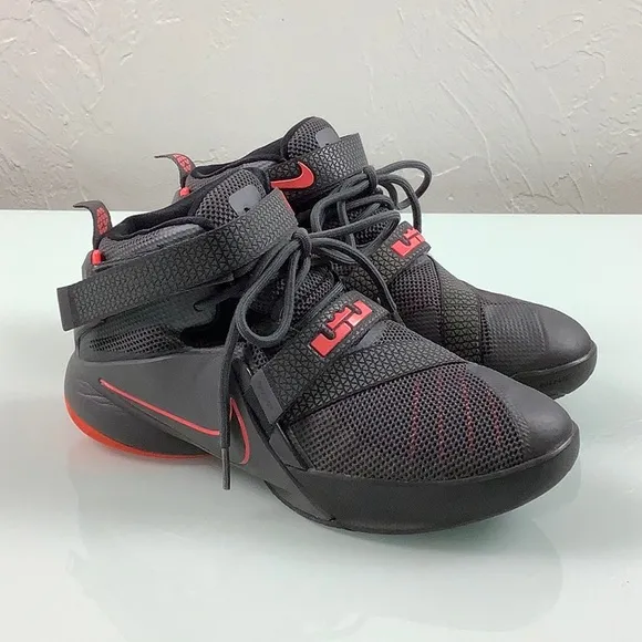 Nike Lebron Soldier 9 dark grey basketball sneakers size 6Y EUC