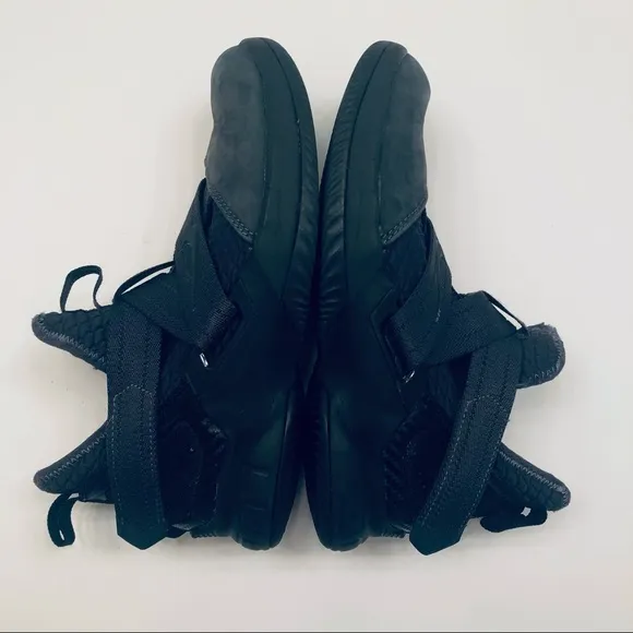 Nike Lebron Soldier Zero Dark 23 Size 4 Y
